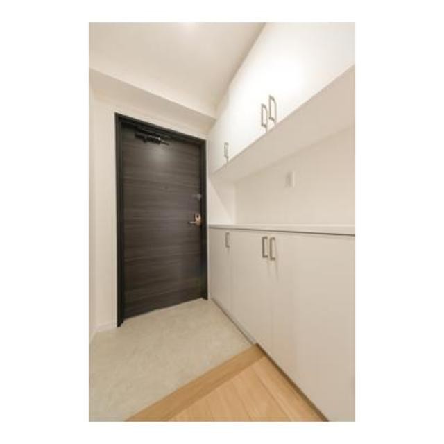 ※写真は同タイプ住戸です。(玄関)