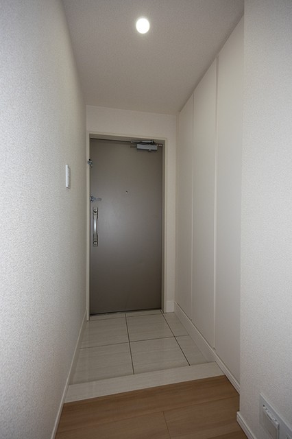 ※写真は同タイプ住戸です。(玄関)