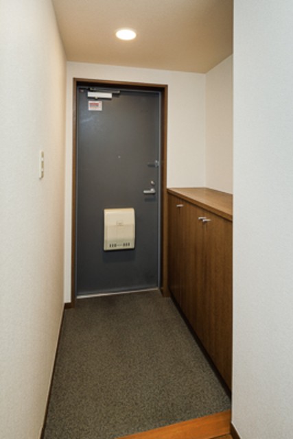 ※写真は同タイプ住戸です。(玄関)