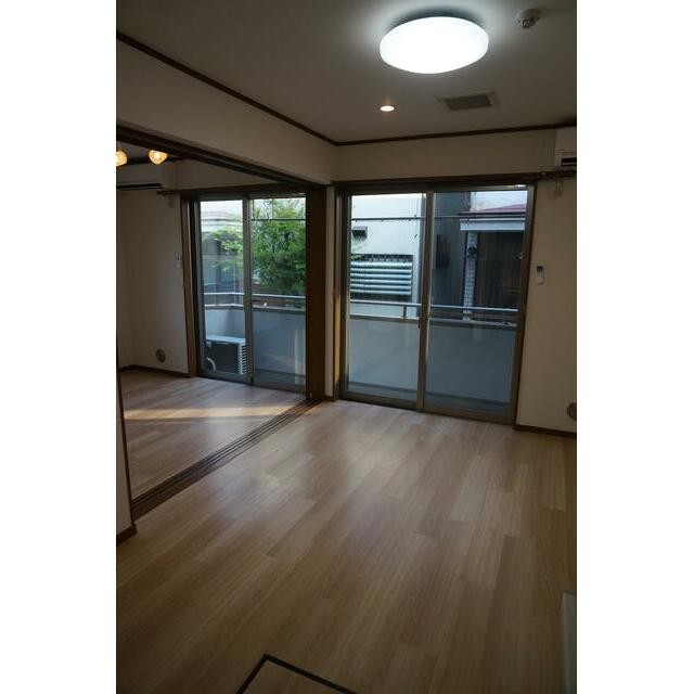(居間)