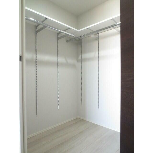 ウォークインクローゼット(内装)