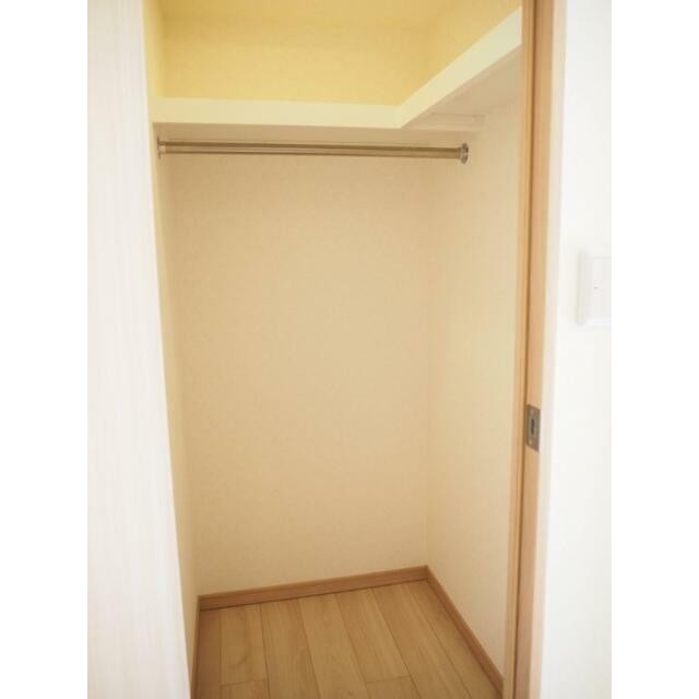 ウォークインクローゼット(内装)