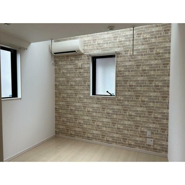 2面採光の角部屋！※現況優先(居間)