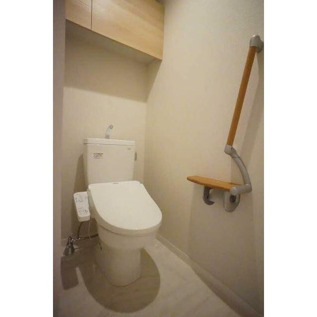 ■温水洗浄便座付きトイレ(内装)