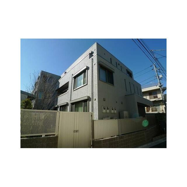 重量鉄骨造の3階建てです☆