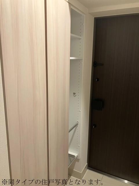 ※写真は同タイプ住戸です。(玄関)