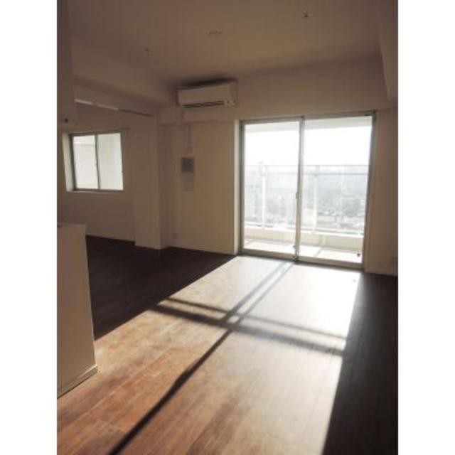 ※写真は同タイプ住戸です。(居間)