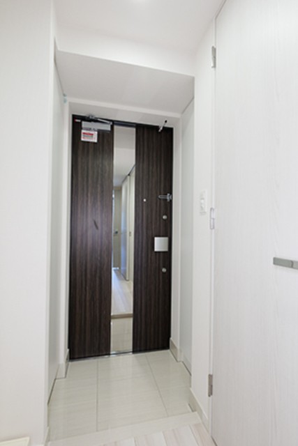 ※写真は同タイプ住戸です。(玄関)