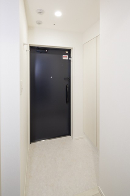 ※写真は同タイプ住戸です。(玄関)