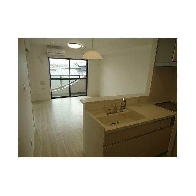 明るいリビング(居間)