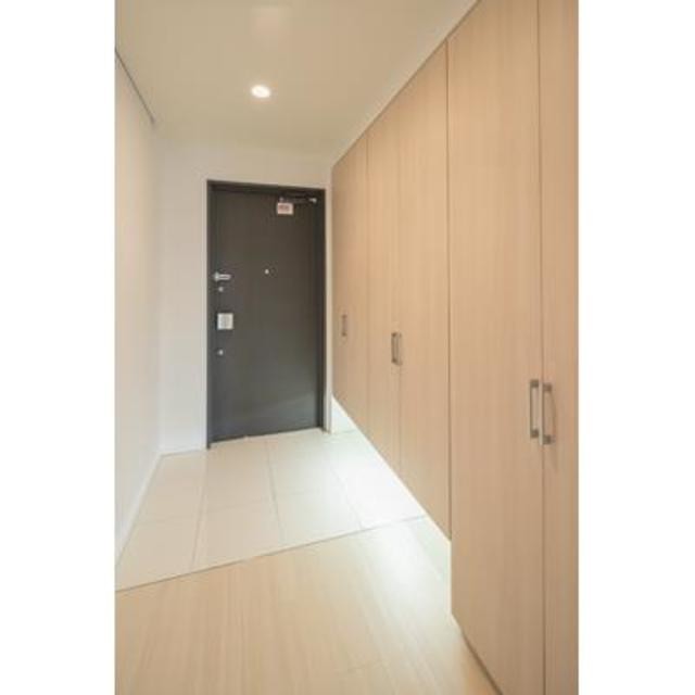 ※写真は同タイプ住戸です。(玄関)