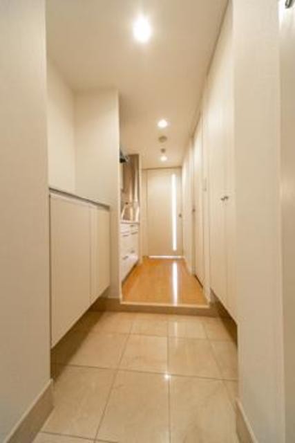 ※写真は同タイプ住戸です。(玄関)