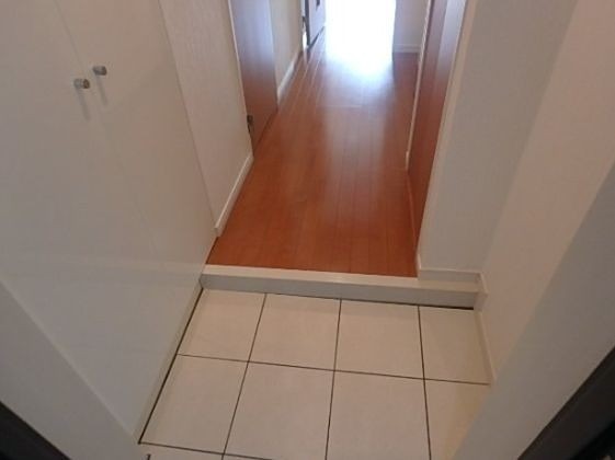 ※同仕様写真含む(玄関)