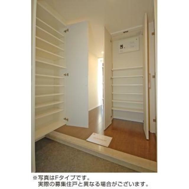 ※写真は同タイプ住戸です。(玄関)