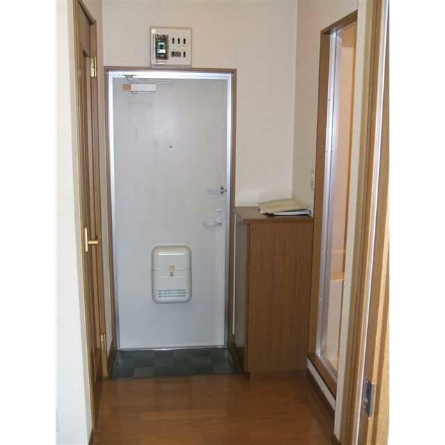 玄関横シューズボックス有り(玄関)