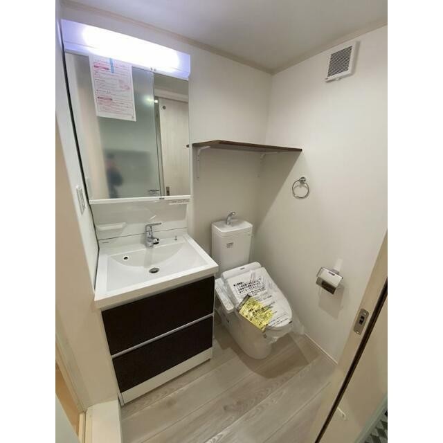 シャンプードレッサーが標準装備！朝の身支度が快適に♪(内装)