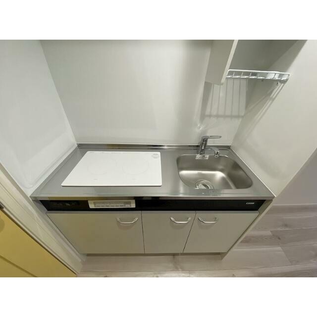 一人暮らしに丁度いいサイズ、お手入れ楽々のIHキッチンです！(キッチン)