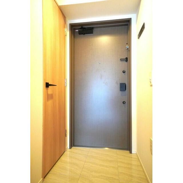※写真は同タイプ住戸です。(玄関)