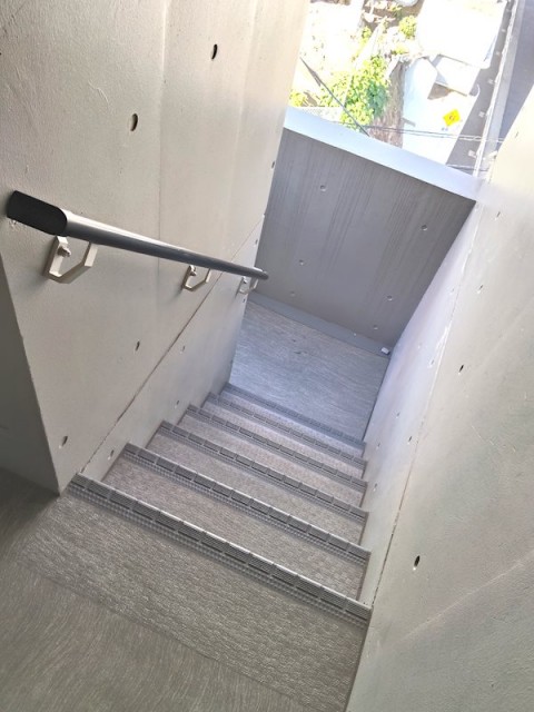 階段手摺あり
