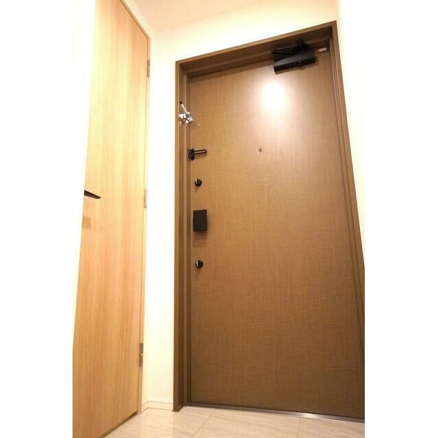 ※写真は同タイプ住戸です。(玄関)