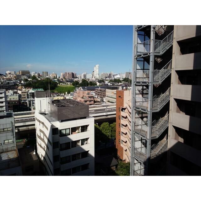 都会感あふれる眺望の中に緑も望めます