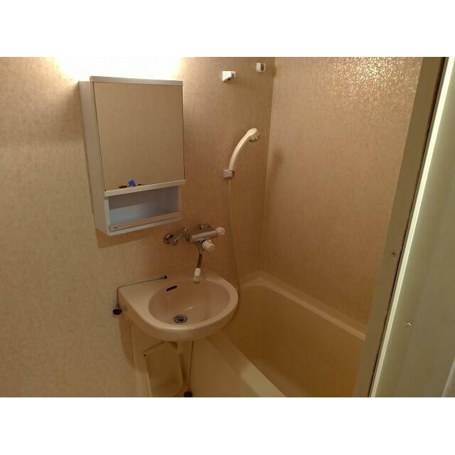 便利な収納付きです(風呂)