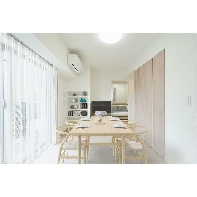 家具・調度品等はCG加工です。実際の賃貸住居には含まれません。(居間)