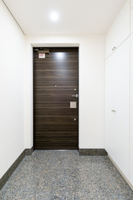 ※写真は同タイプ住戸です。(玄関)