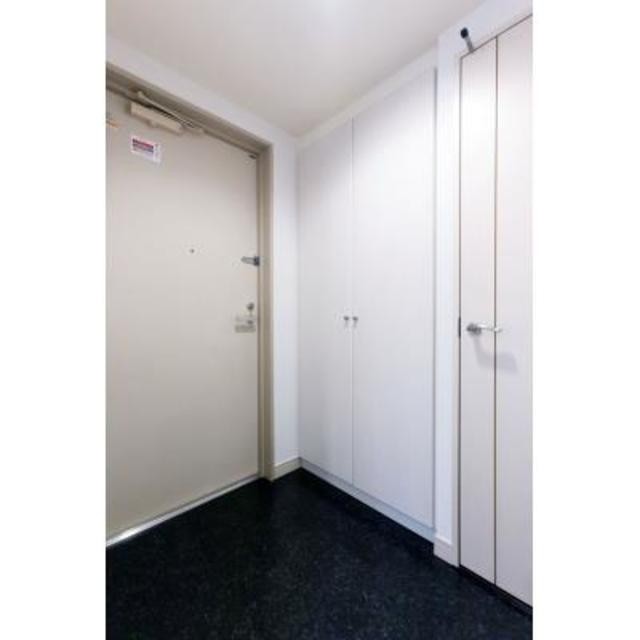 ※写真は同タイプ住戸です。(玄関)