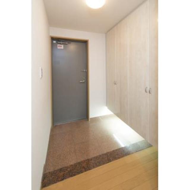 ※写真は同タイプ住戸です。(玄関)