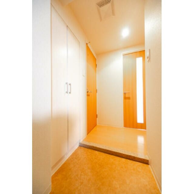 ※写真は同タイプ住戸です。(玄関)