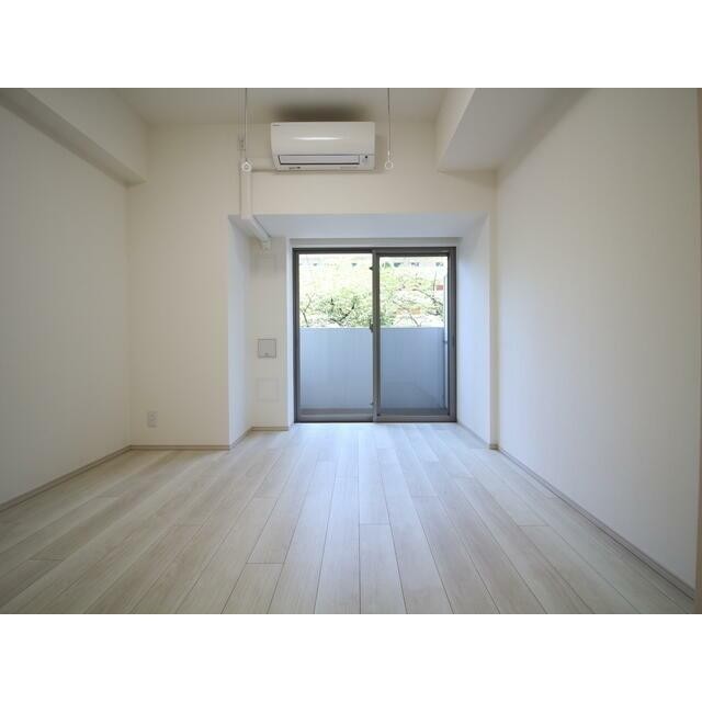 洋室約7.5帖(居間)