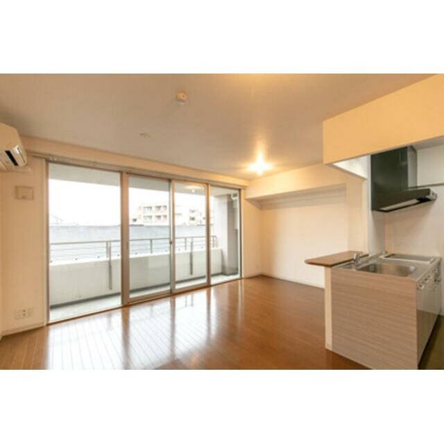 ※写真は同タイプ住戸です。(居間)