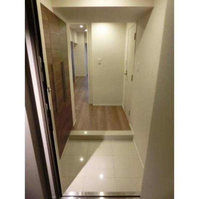 ※写真は同タイプ住戸です。(玄関)