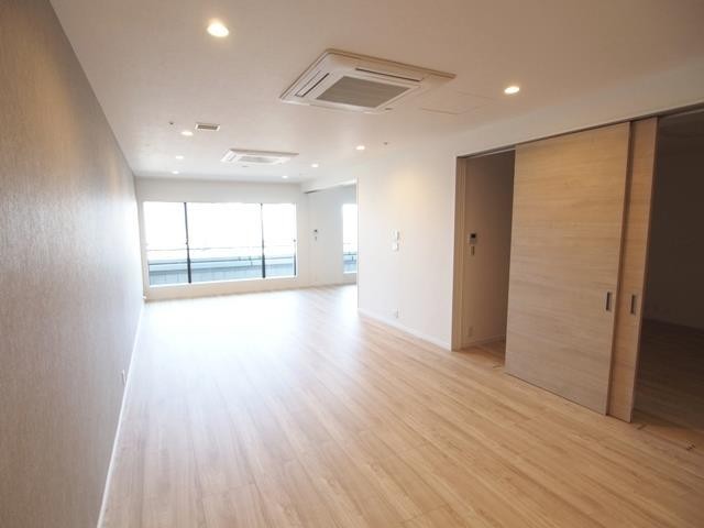 ※写真は同タイプ住戸です。(居間)