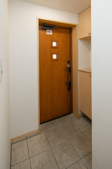 ※写真は同タイプ住戸です。(玄関)