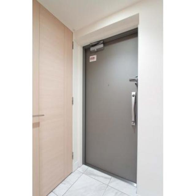 ※写真は同タイプ住戸です。(玄関)