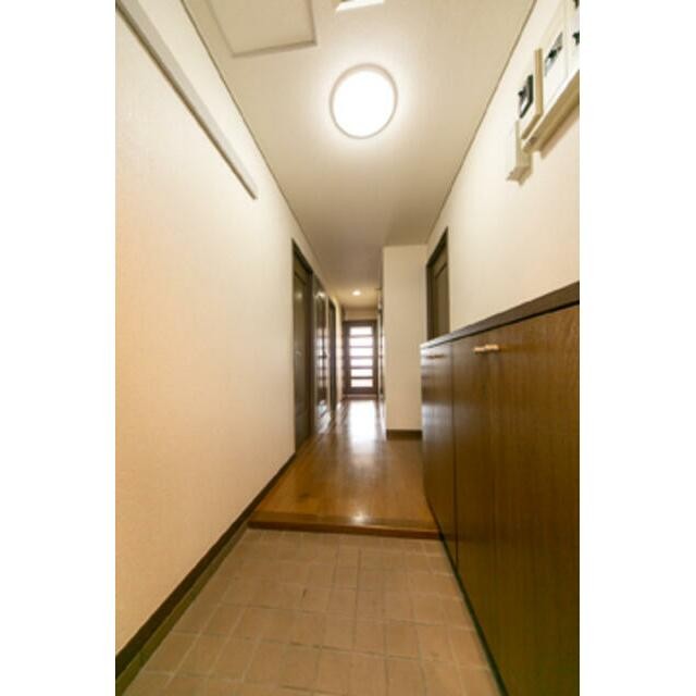 ※同仕様写真含む(玄関)