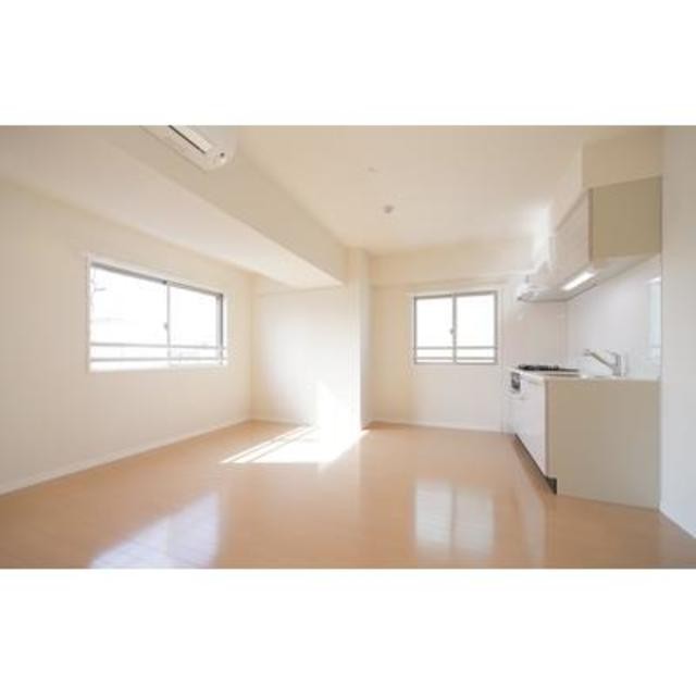 ※写真は同タイプ住戸です。(居間)