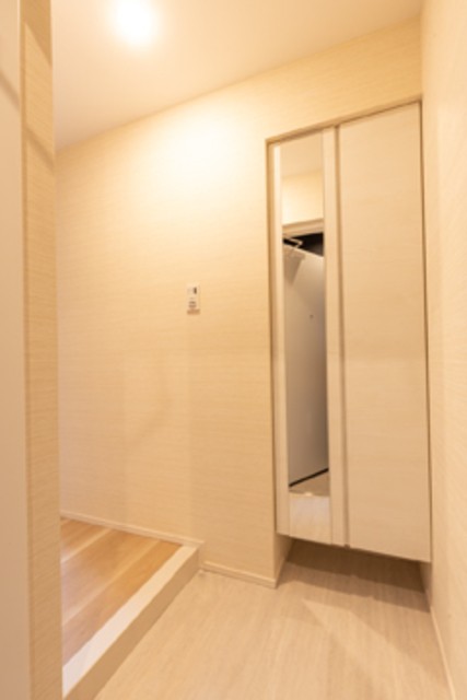 ※写真は同タイプ住戸です。(玄関)