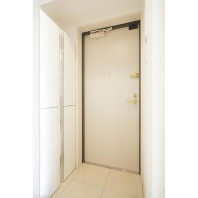 ※写真は同タイプ住戸です。(玄関)