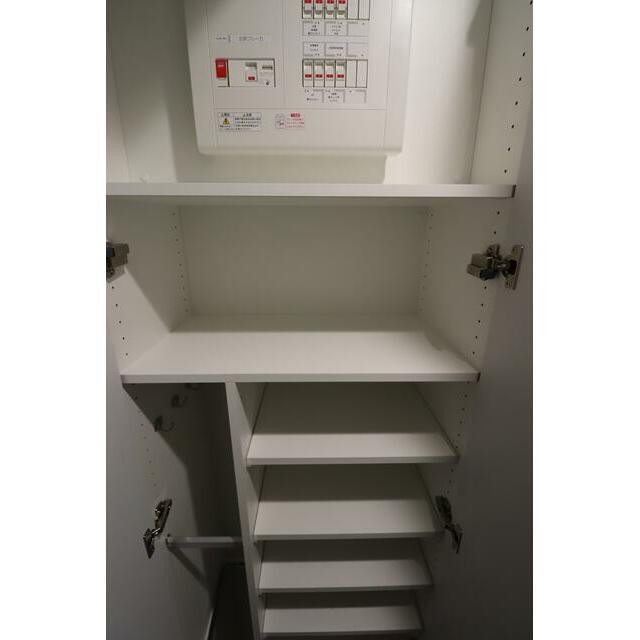 ※同物件他号室の写真となり、室内フローリング等配色が異なります。※本タイプにはルーフバルコニーがつい