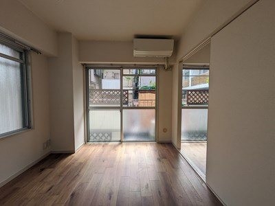 (居間)