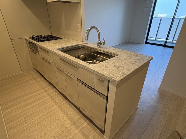 ※写真は同タイプ住戸です。(キッチン)