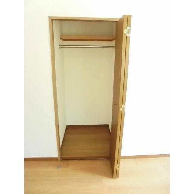 洋室5.6帖・クローゼット(内装)