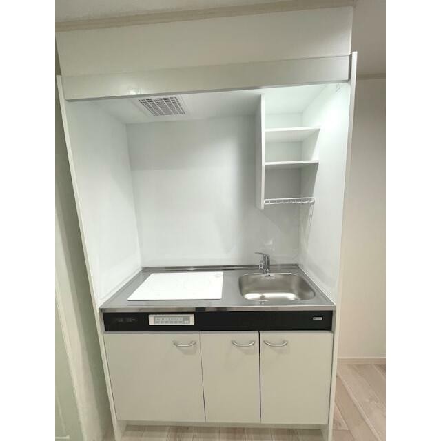 一人暮らしに丁度いいサイズ、お手入れ楽々のIHキッチンです！(キッチン)