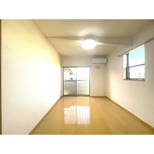2面採光で明るいお部屋(居間)