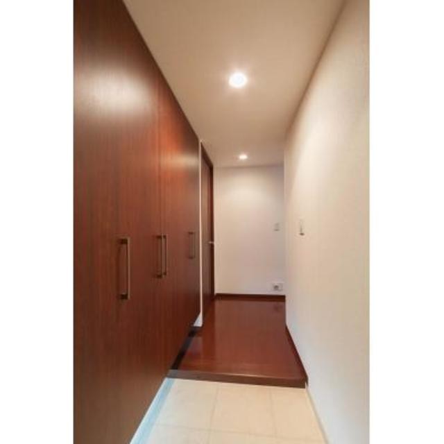 ※写真は同タイプ住戸です。(玄関)