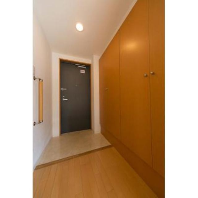 ※写真は同タイプ住戸です。(玄関)