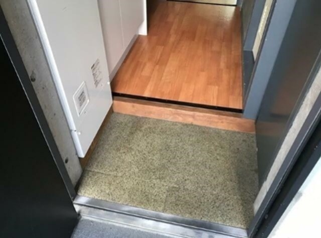 (玄関)